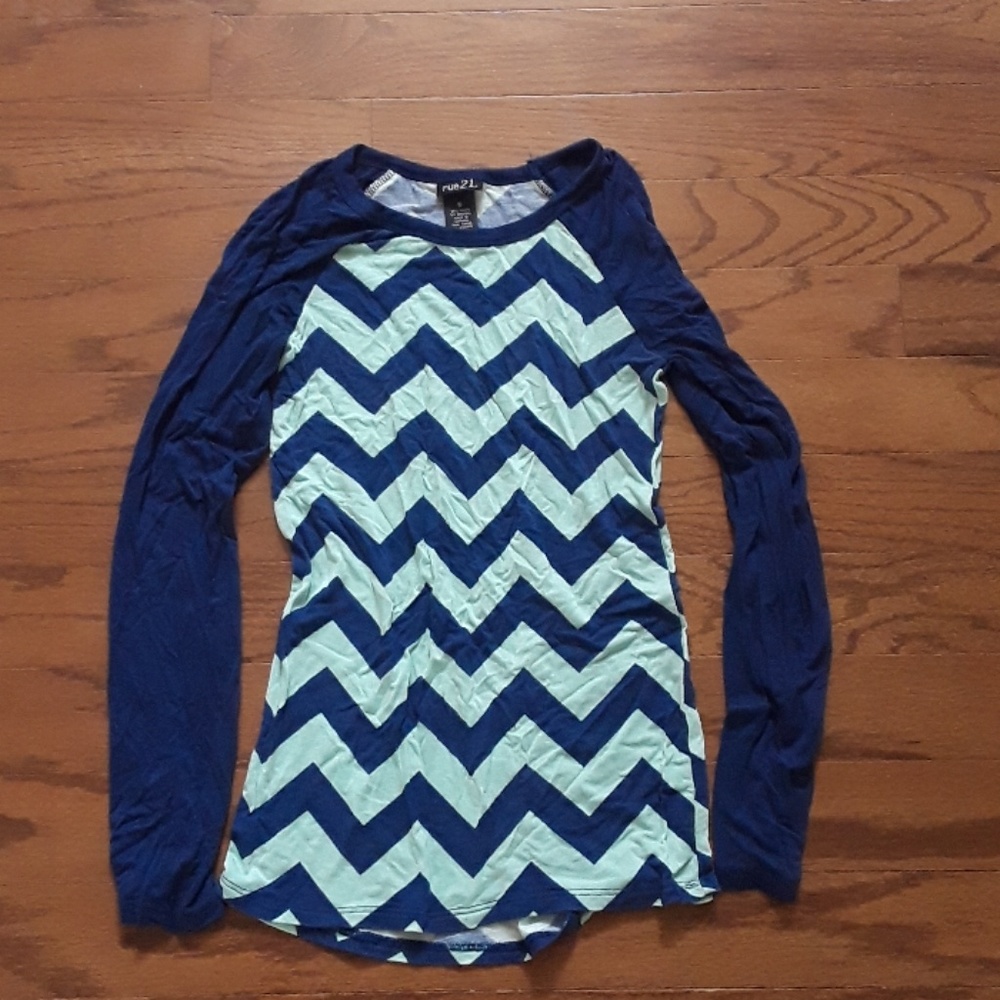 Super soft worn twice  chevron top